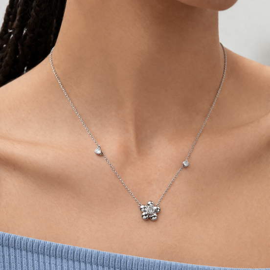 Silver Petal Shine Necklace