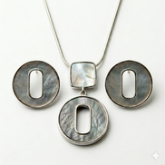 Silver Luna Shell Pendant Set