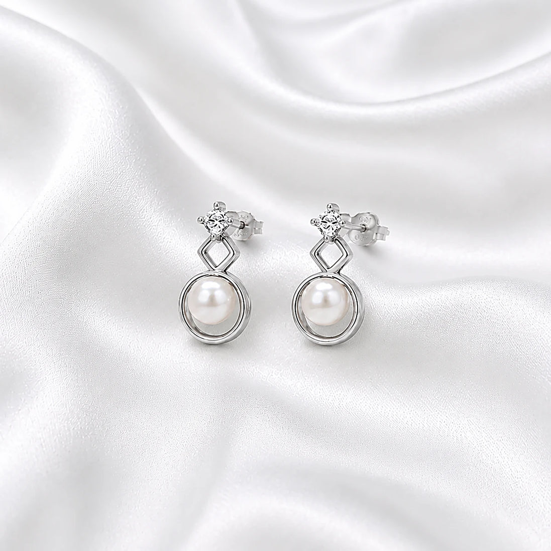 Luna Halo Pearl Stud Earrings